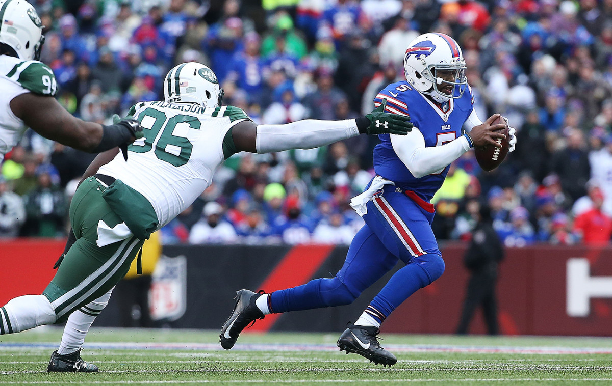 Tyrod Taylor’s ability to make plays with his feet, as well as his arm, led to him securing the Bills’ starting quarterback job in 2015.