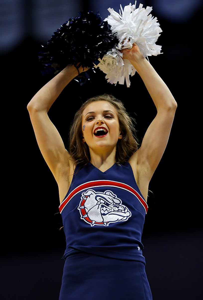 Gonzaga-cheerleader-516583456.jpg