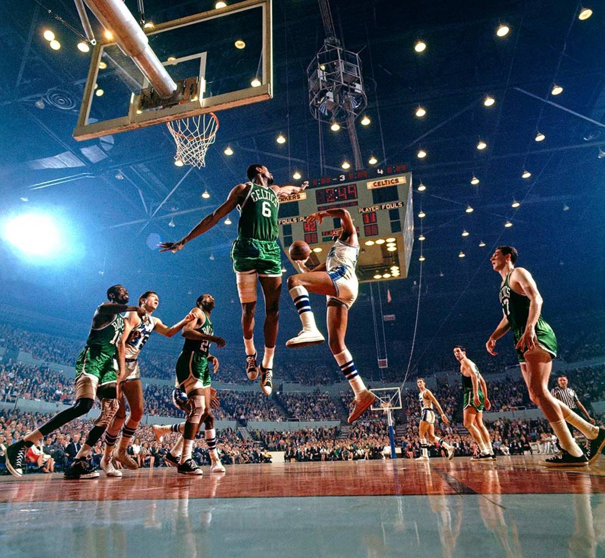 1966-Elgin-Baylor-Bill-Russell-017079631.jpg