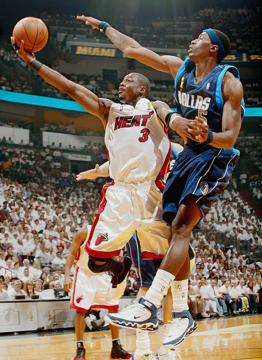 2006-0613-Dwyane-Wade-Josh-Howard-015652745.jpg