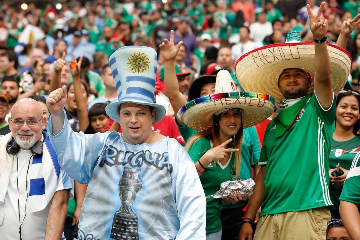 Uruguay-and-Mexico-fans-867ade3c984742898e00fd00ae6ccc3f-0.jpg