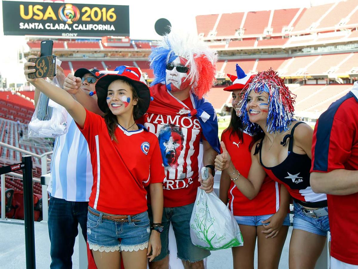Chile-fans-d2af53ca54204ff2855966d718c17be9-0.jpg
