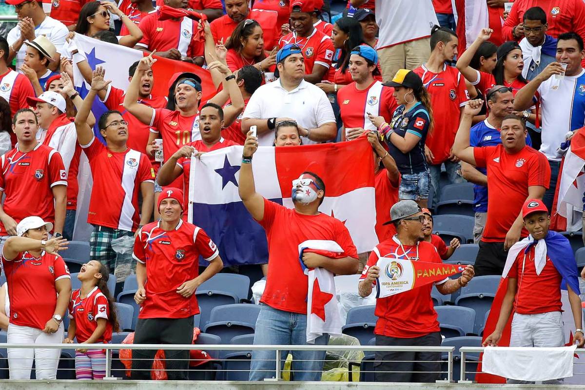 Panama-fans-cb70a3a1ab0a4c00b19f488c12da4f89-0.jpg
