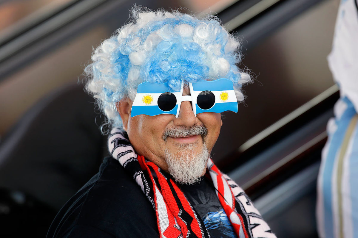 Argentina-fans-2c59cef07bca43dbada3cc6ea3a1e3bb-0.jpg