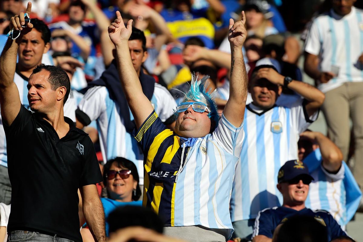 Argentina-fans-ba5153eea6414c479cb8655803cbdec3-0.jpg