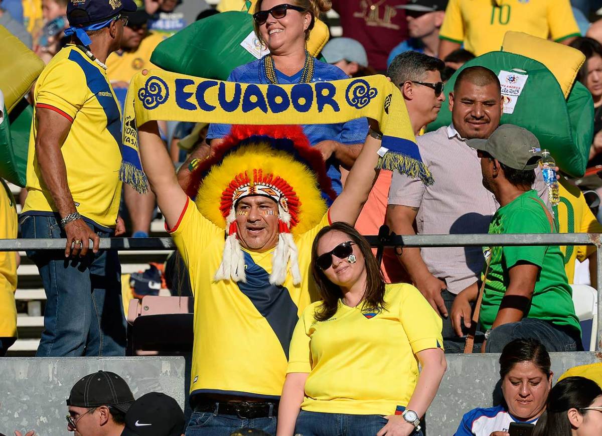 Ecuador-fans-538204994.jpg