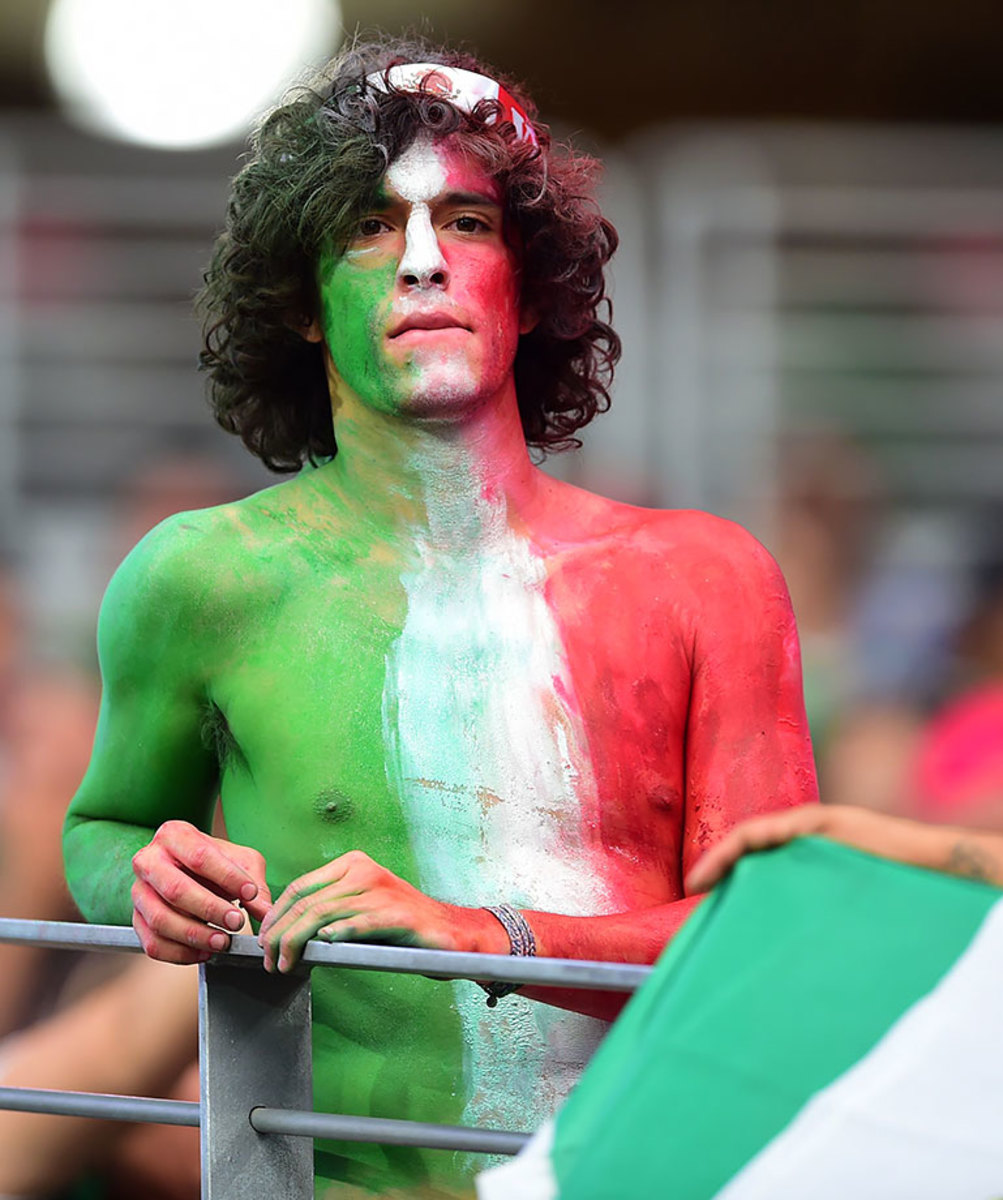 Mexico-fan-GettyImages-538297348_master.jpg