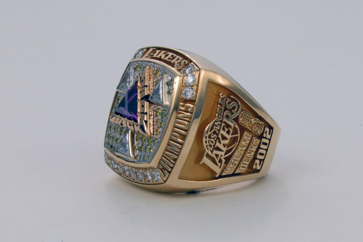 2002-Los-Angeles-Lakers-NBA-Championship-ring.jpg