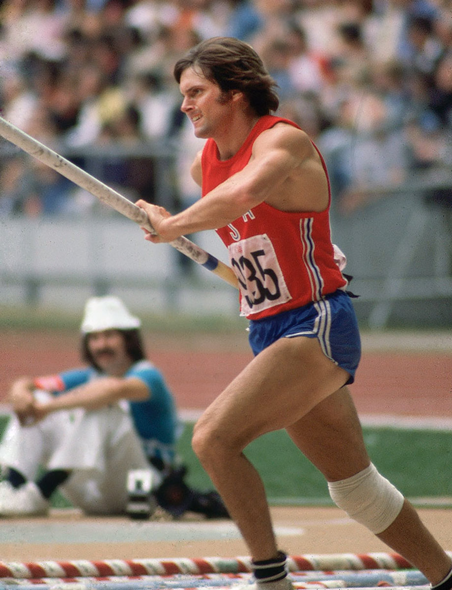 1976-0730-Bruce-Jenner-Decathlon-Pole-Vault-001095252.jpg