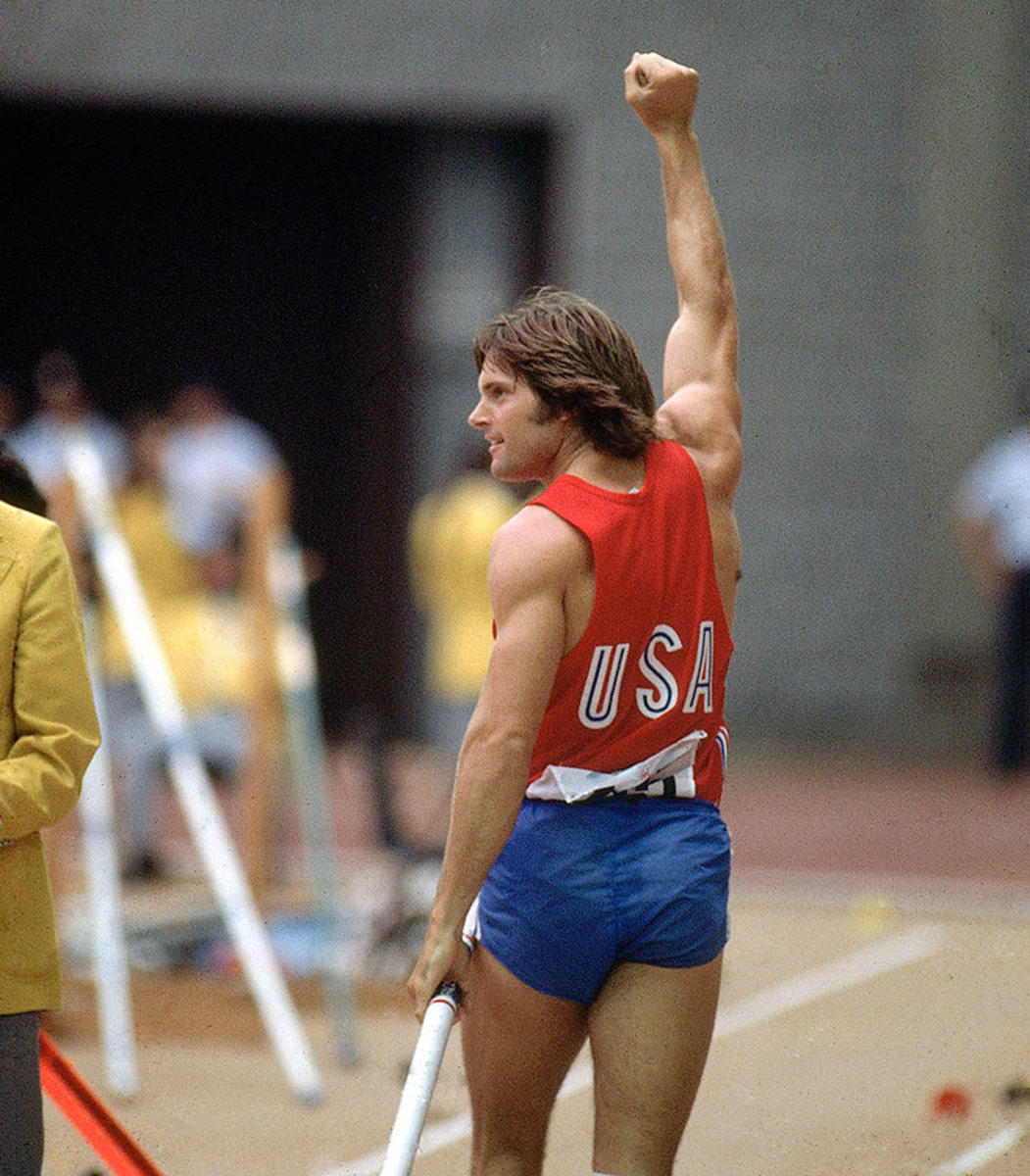 1976-0730-Bruce-Jenner-Decathlon-Pole-Vault-001095250.jpg