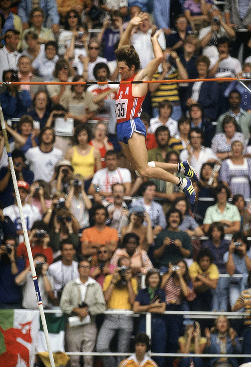 1976-0730-Bruce-Jenner-Decathlon-Pole-Vault-001095251.jpg