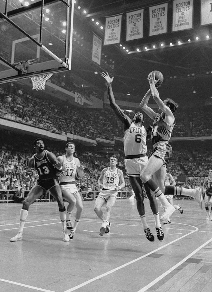 1969-Boston-Celtics-Bill-Russell-Los-Angeles-Lakers-Jerry-West-080094653.jpg