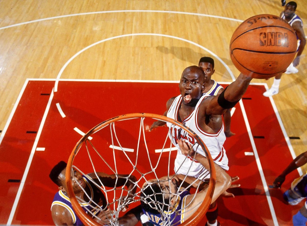 52-1991-X-michael-jordan-layup.jpg