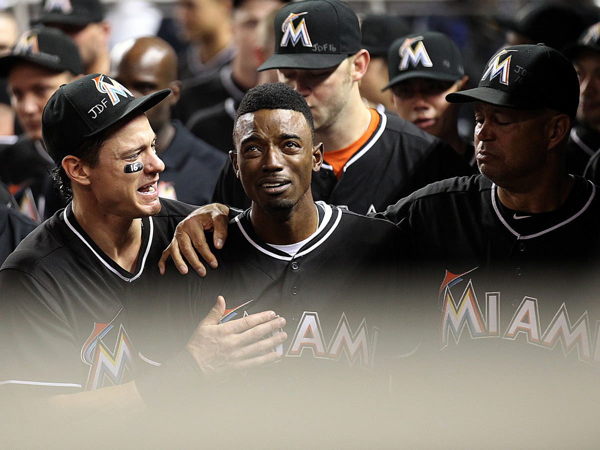marlins-dee-gordon-cries-dugout-inline.jpg