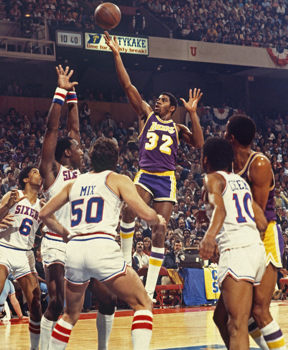 1980-Game-6-Magic-Johnson-079116364.jpg