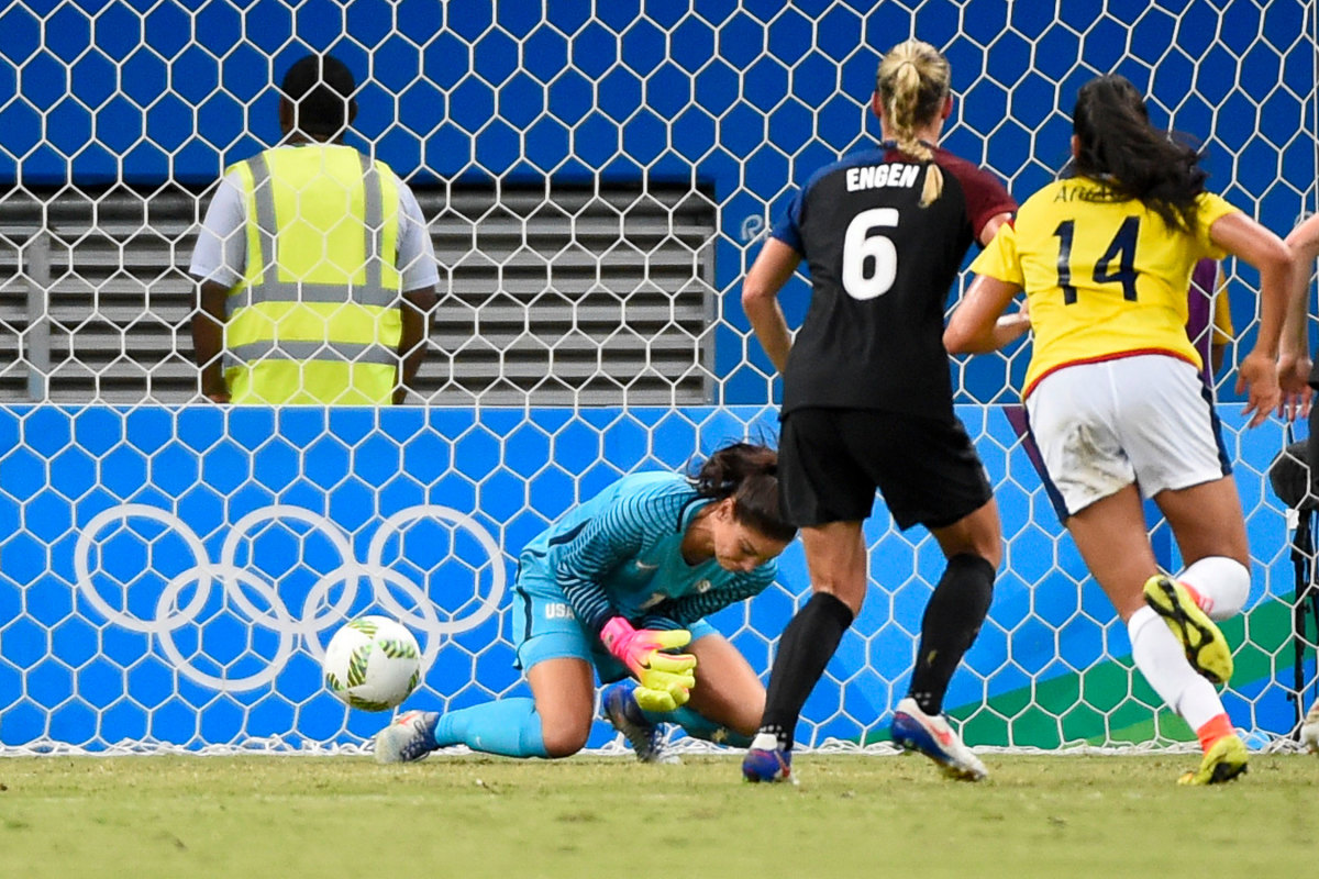 hope-solo-usa-colombia-gaffe-gallery.jpg