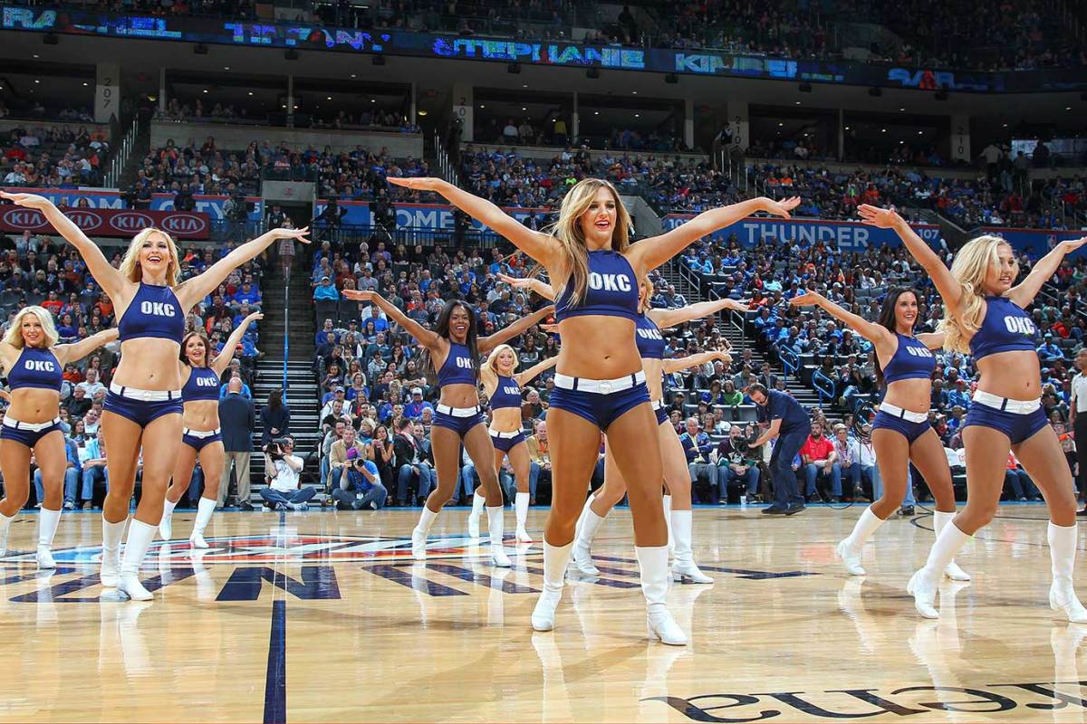 Oklahoma-City-Thunder-Girls-500271396.jpg