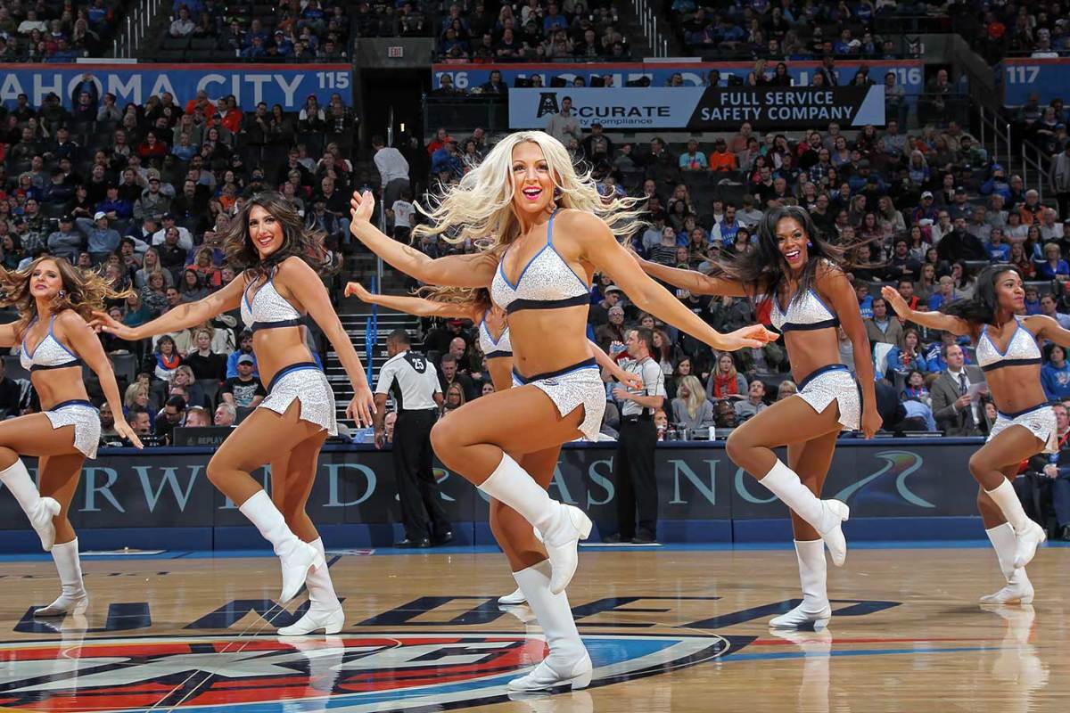 Oklahoma-City-Thunder-Girls-498988492.jpg