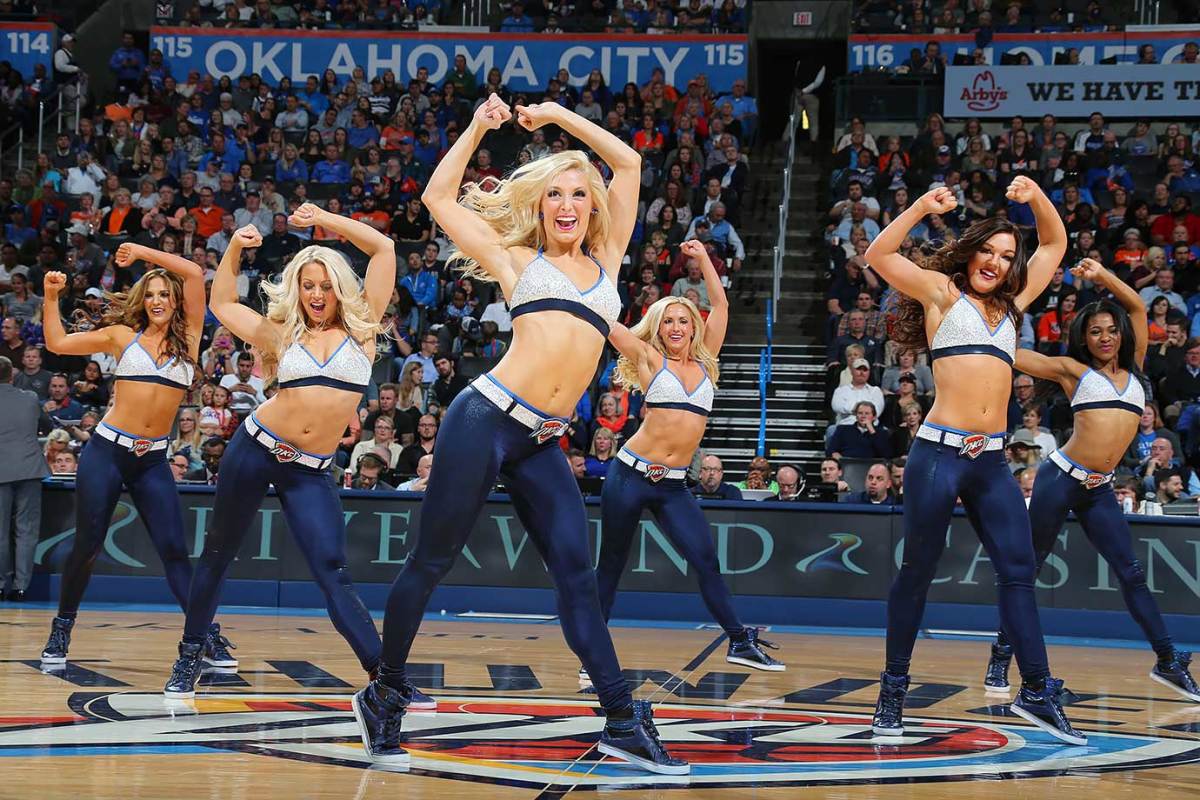 Oklahoma-City-Thunder-Girls-496336776.jpg