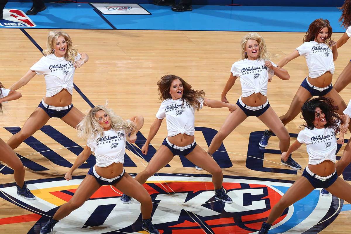 Oklahoma-City-Thunder-Girls-522351210.jpg