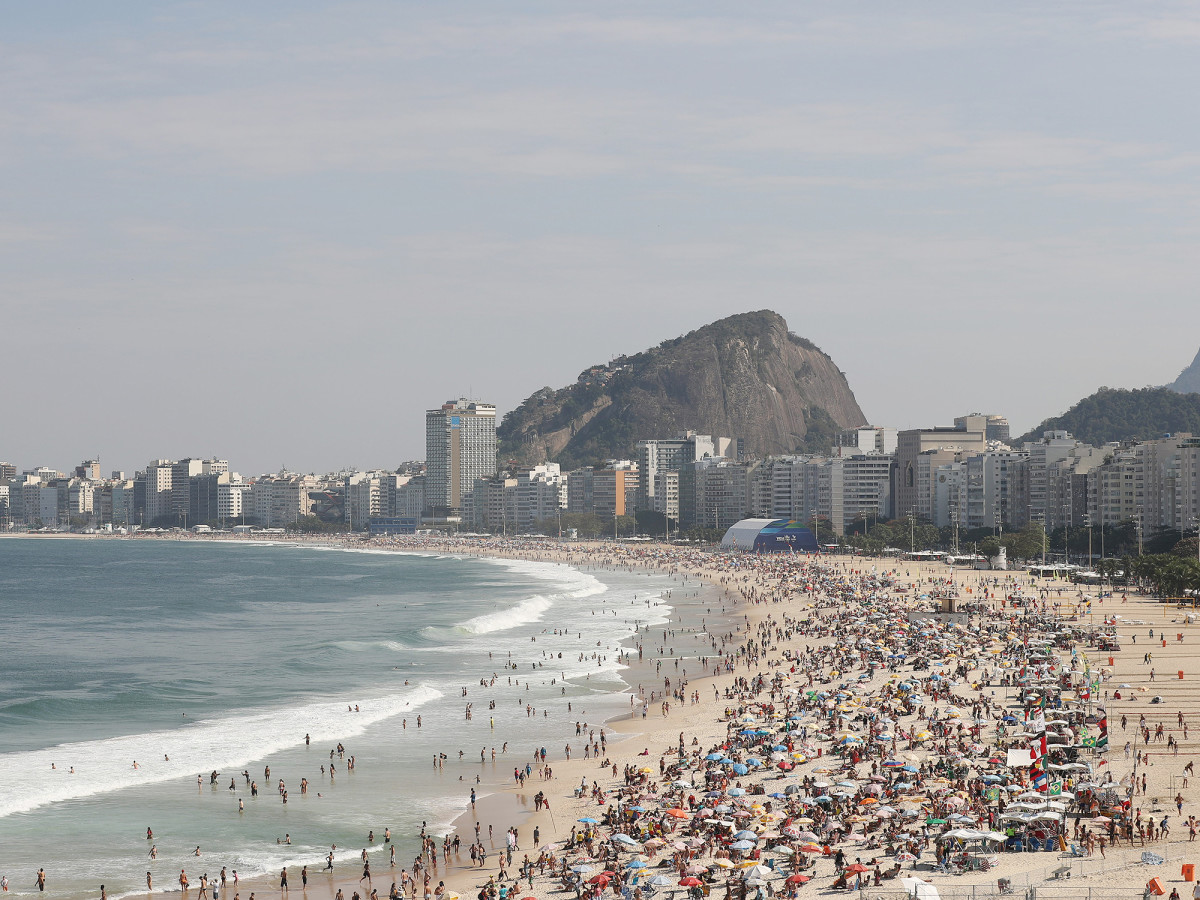 2016-rio-olympics-copacabana-beach-volleyball-scene-7.jpg