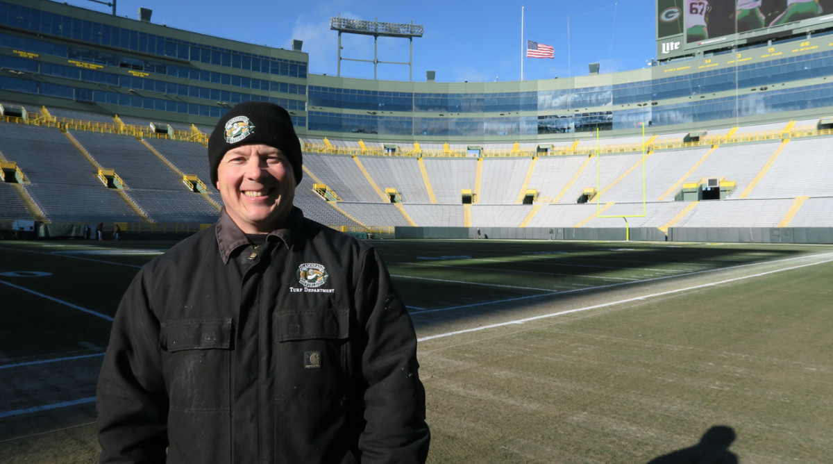 Allen Johnson, field manager at Lambeau, has been on the job for 20 years.