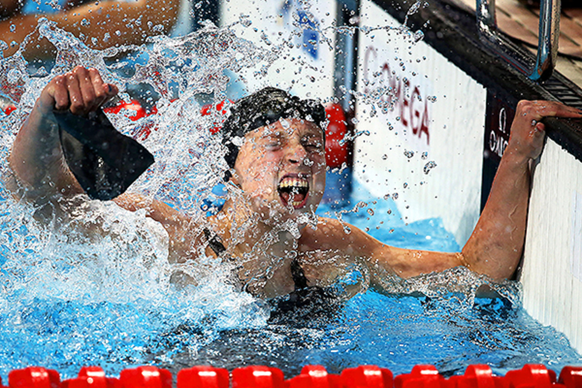 Katie Ledecky celebrates after winning the 800 at the 2015 FINA World Championships/