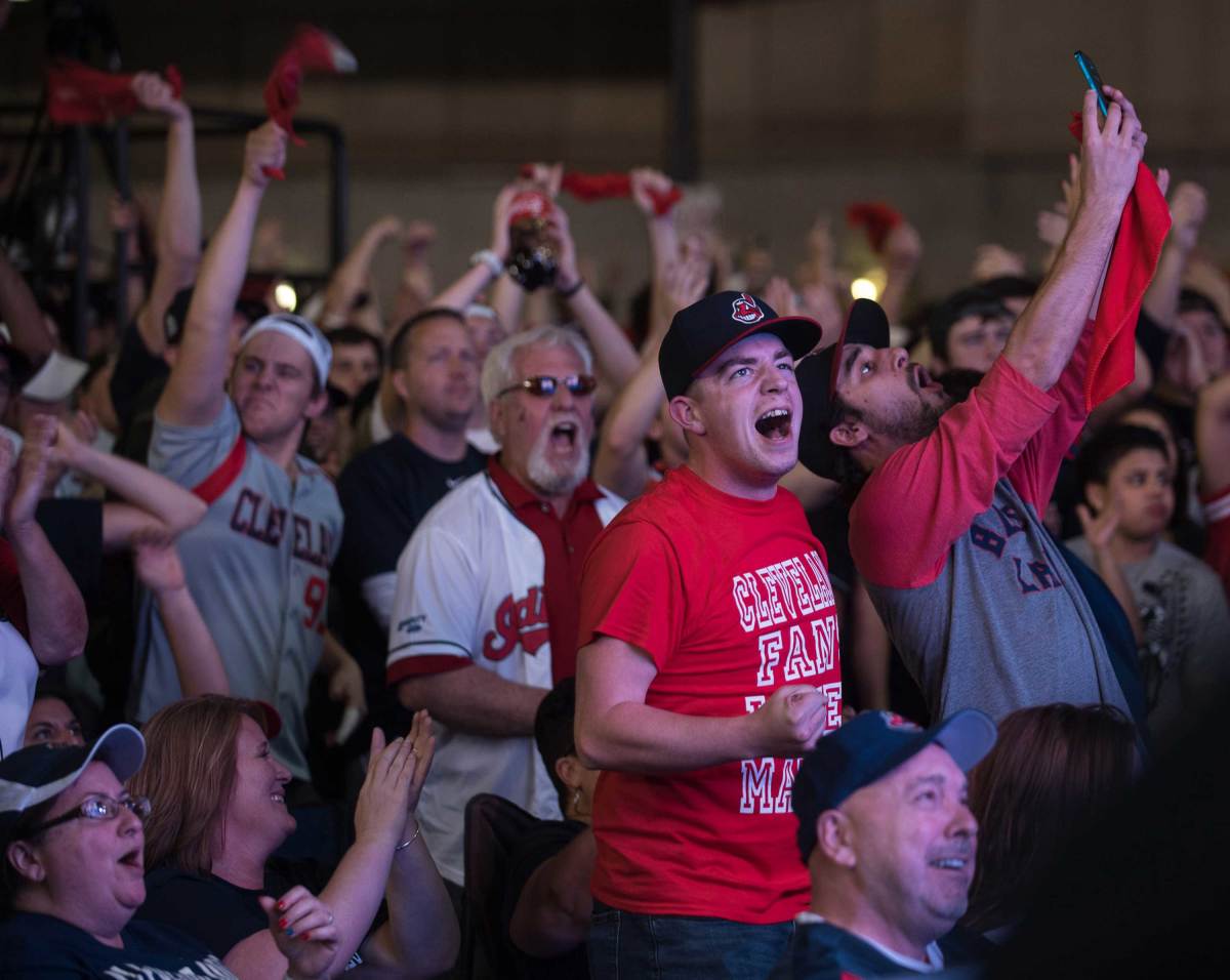 World-Series-Game-7-Indians-fans-4.jpg