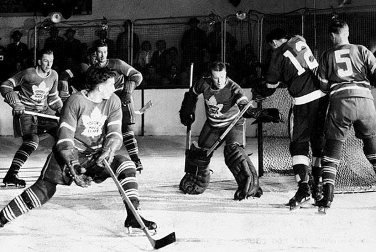 Leafs-1942-Bennett.jpg