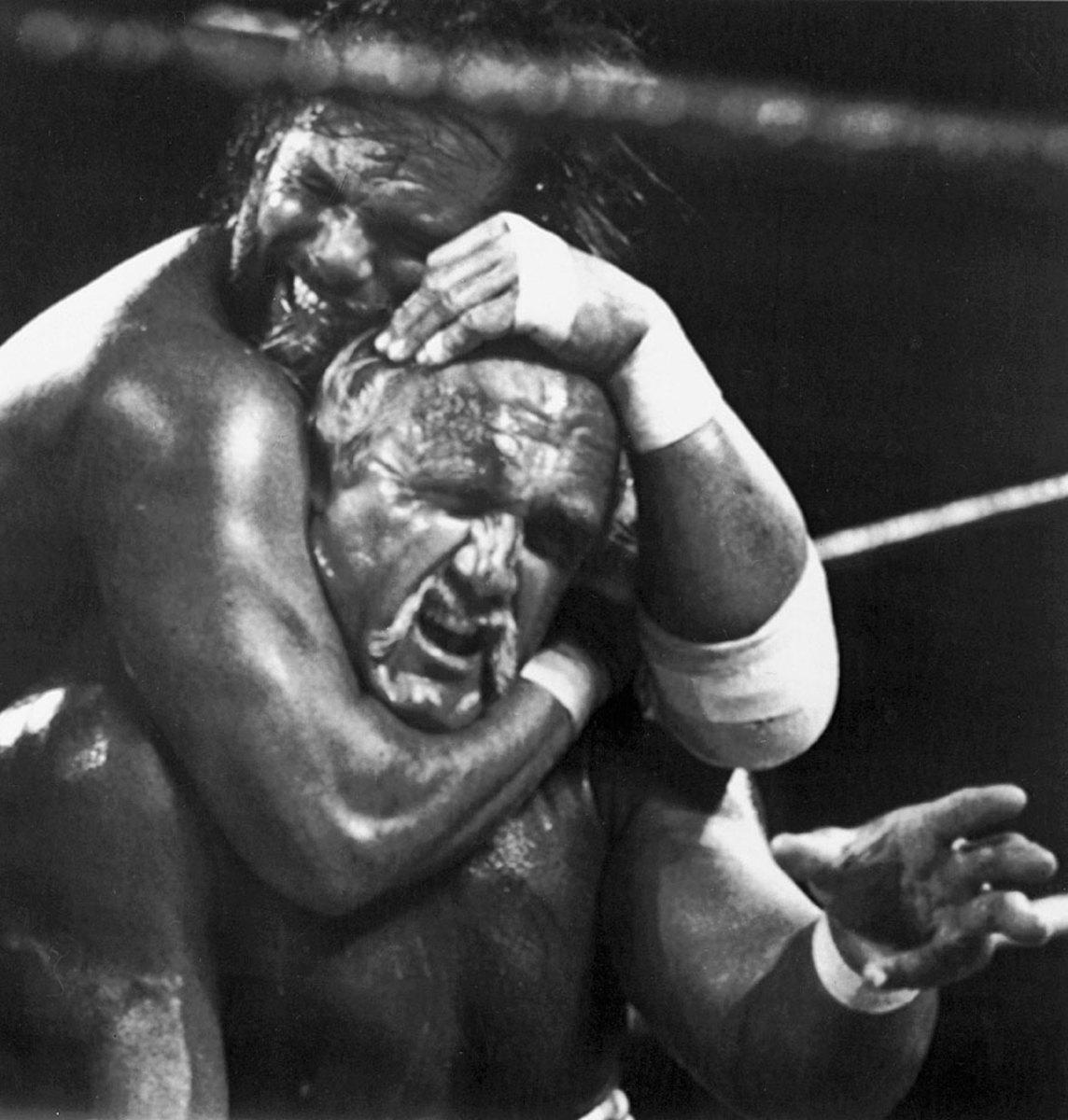 1989-0404-Hulk-Hogan-Macho-Man-Randy-Savage-Wrestlemania-V.jpg