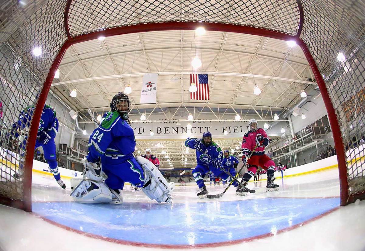 NWHL-New-York-Riveters-WIRE000072330.jpg