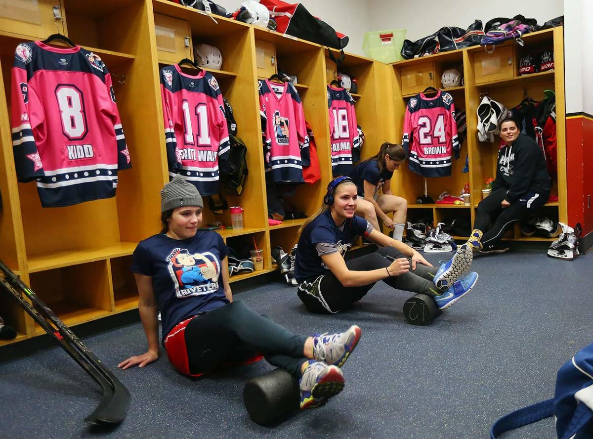 NWHL-New-York-Riveters-WIRE000072331.jpg