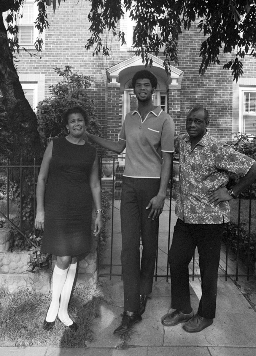 1969-Lew-Alcindor-Kareem-Abdul-Jabbar-parents-Cora-Ferdinand-NLC_04607.jpg