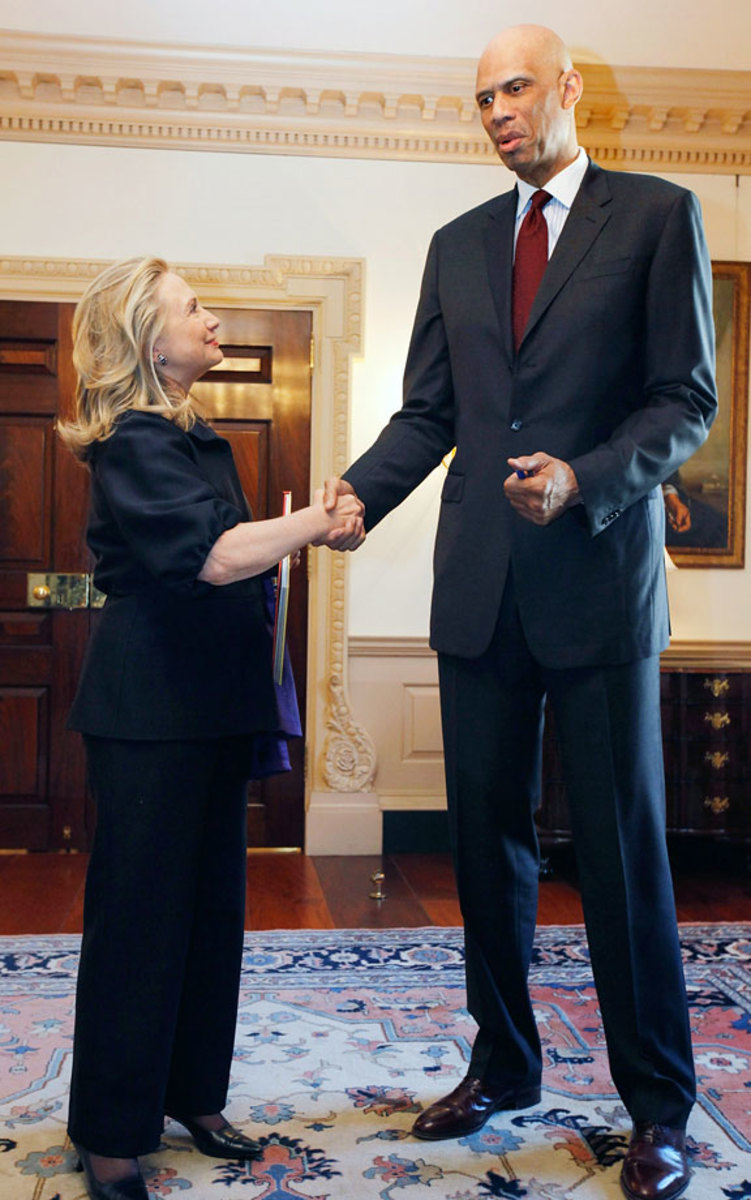 2012-Kareem-Abdul-Jabbar-Hillary-Clinton.jpg