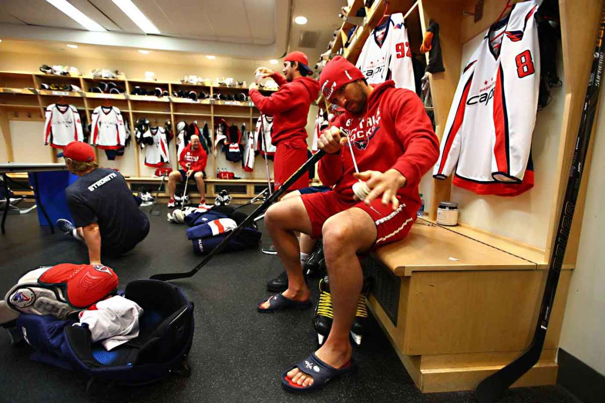 8c-caps-ovechkin-taping-bruty.jpg