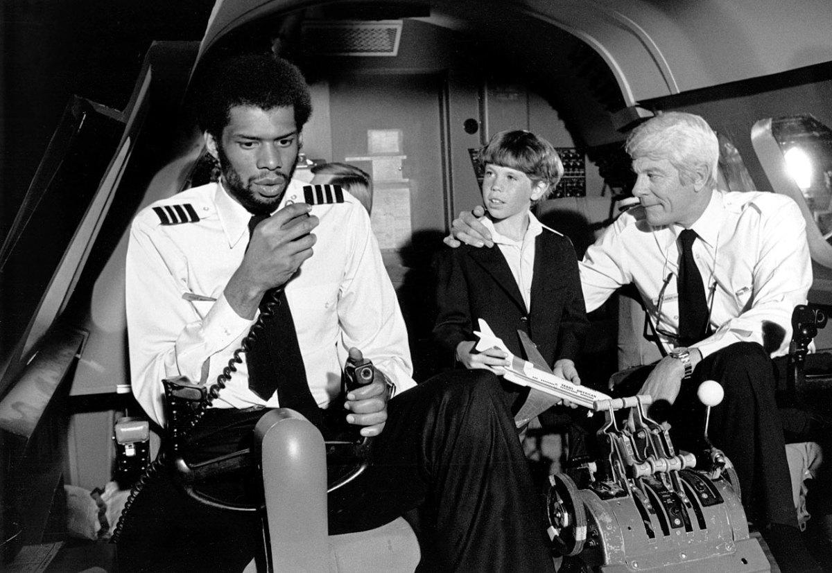 1979-kareem-abdul-jabbar-airplane.jpg