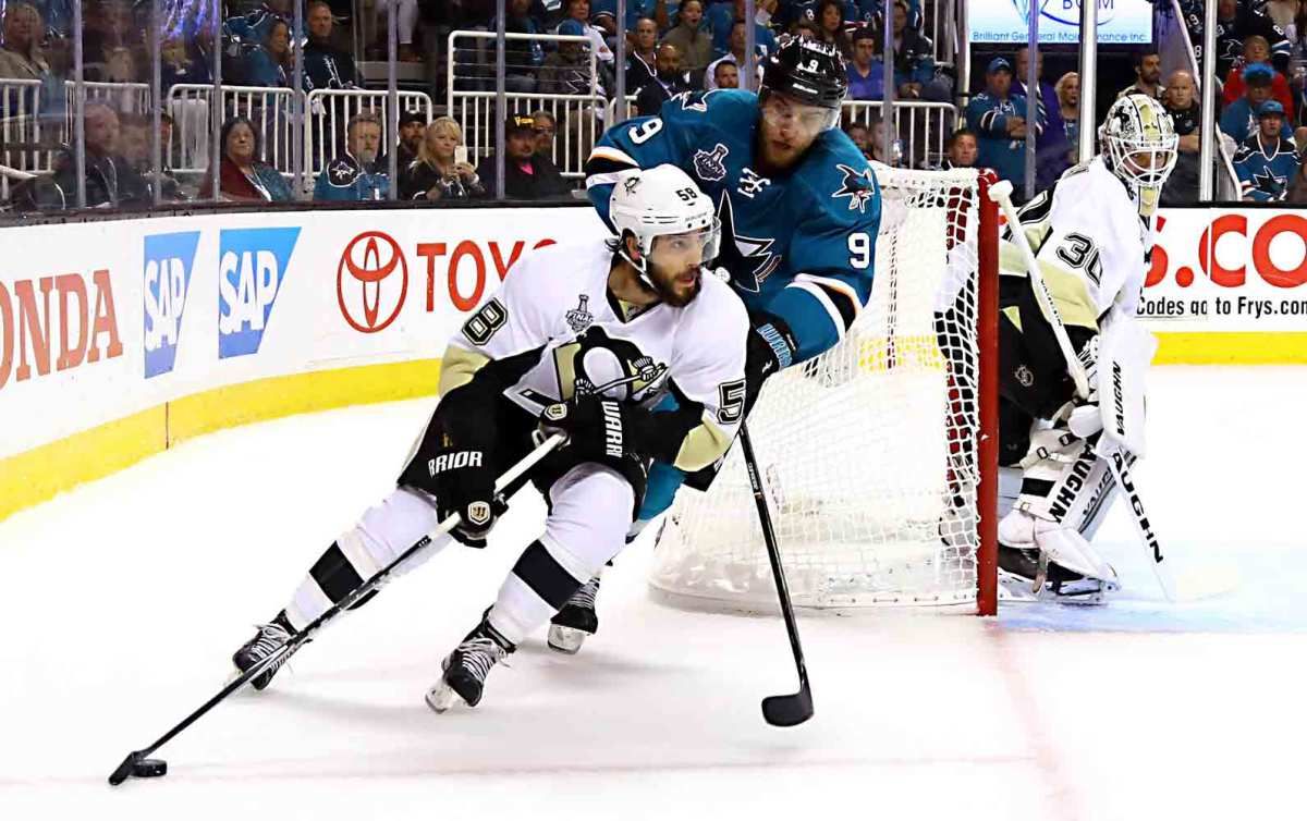 Kris-Letang-defense-Bruce-Bennett.jpg