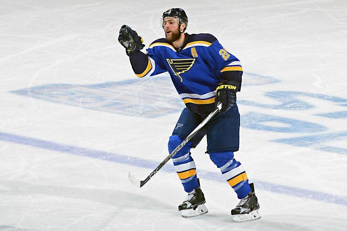 Alex-Pietrangelo-defense-Jeff-Curry.jpg