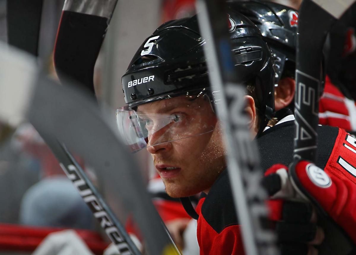 Adam-Larsson-defense-Bennett.jpg