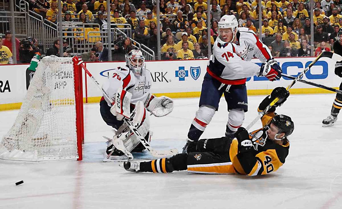John-Carlson-defense-Gregory-Shamus.jpg