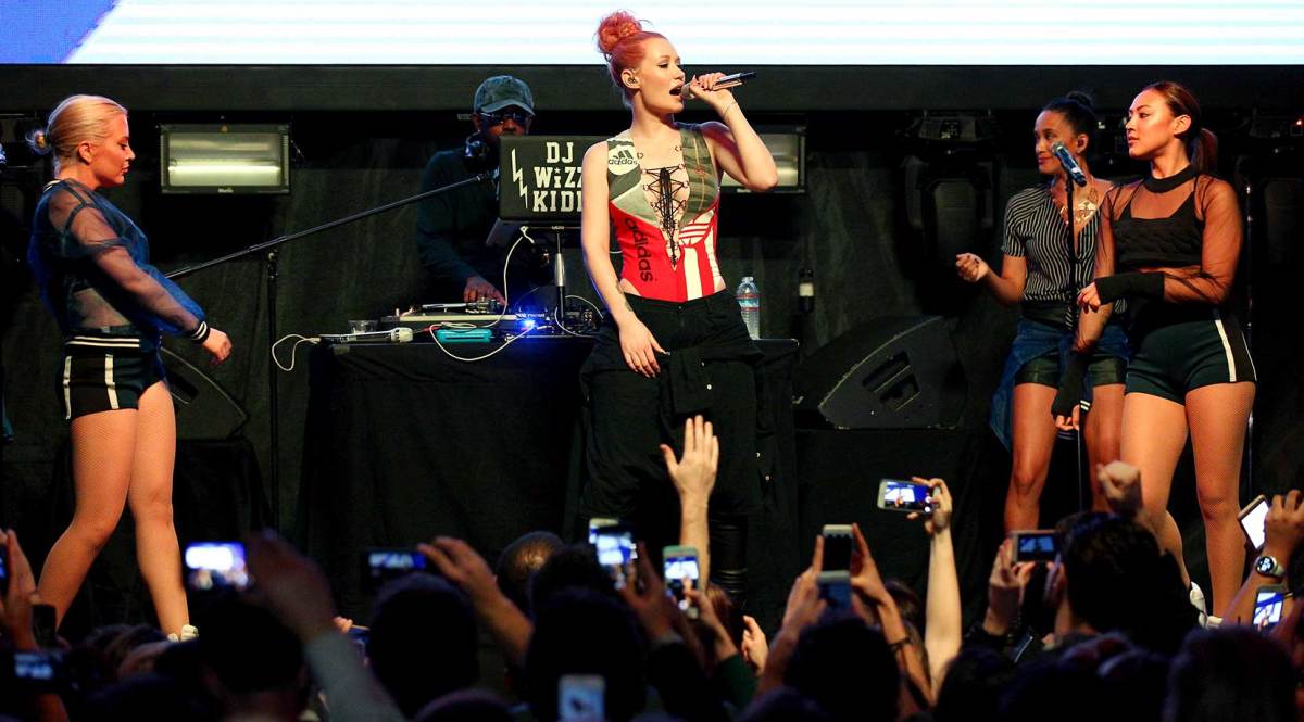 Celebs at Super Bowl 50 parties-508692744_master.jpg