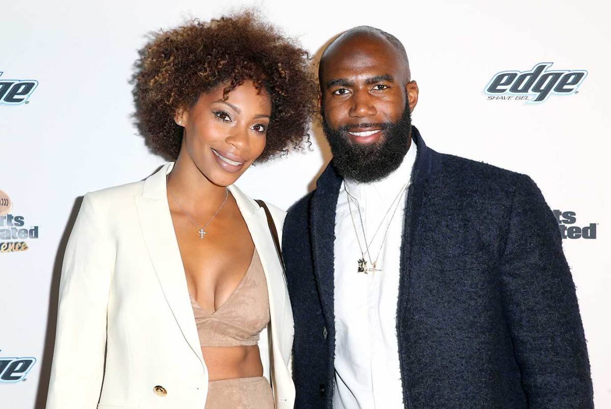 Celebs at Super Bowl 50 parties-508684962_master.jpg