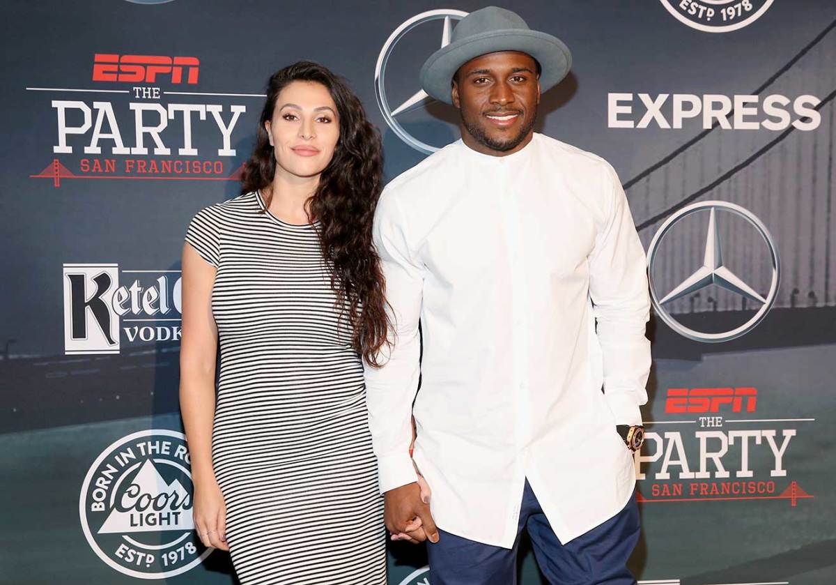 Celebs at Super Bowl 50 parties-508684100_master.jpg