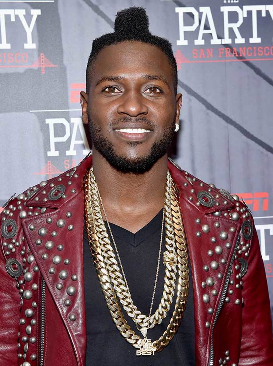 Celebs at Super Bowl 50 parties-508690848_master.jpg