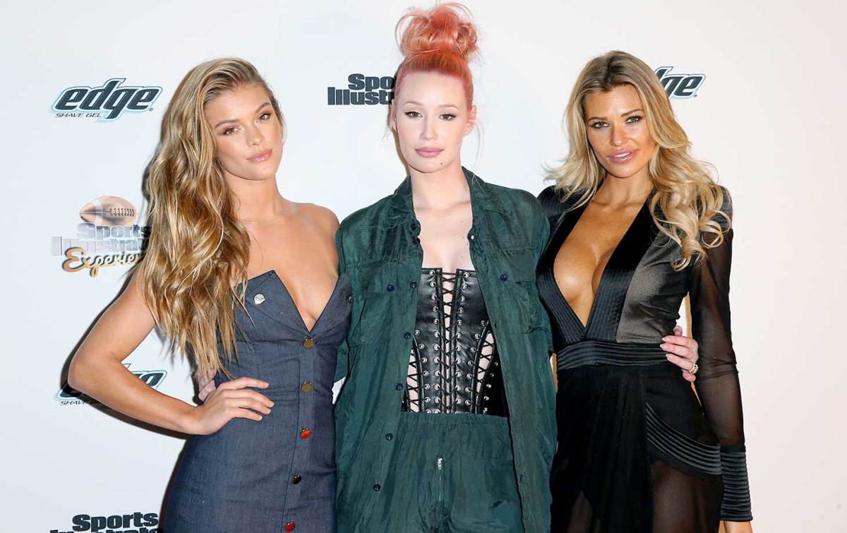 Celebs at Super Bowl 50 parties-508684176_master.jpg