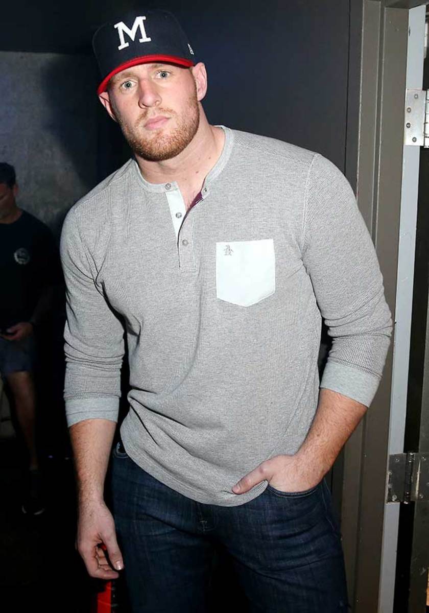 Celebs at Super Bowl 50 parties-508685084_master.jpg