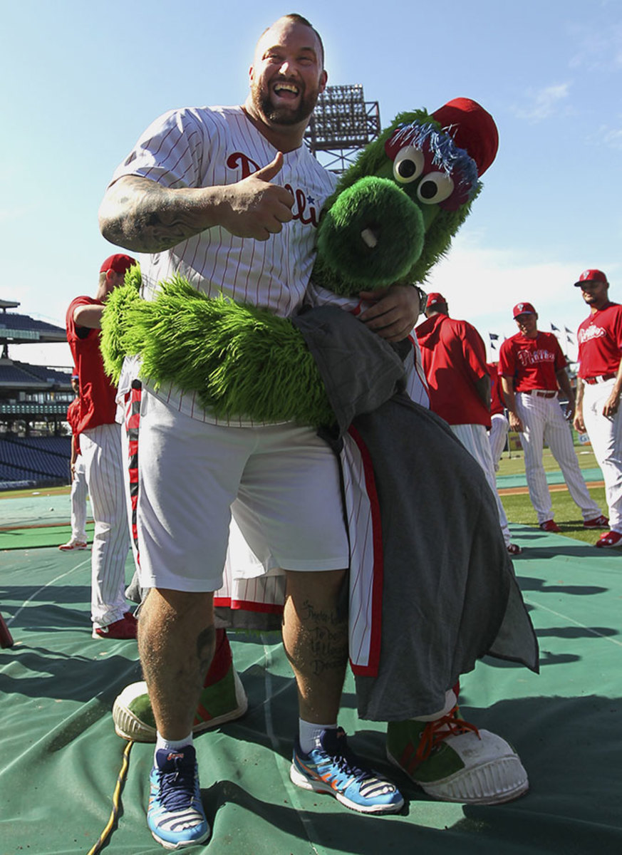 Hafthor-Bjornsson-Gregor-Clegane-Phillies-Phanatic.jpg