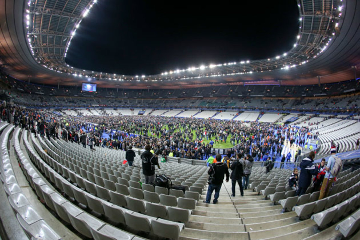 france-fans-field.jpg