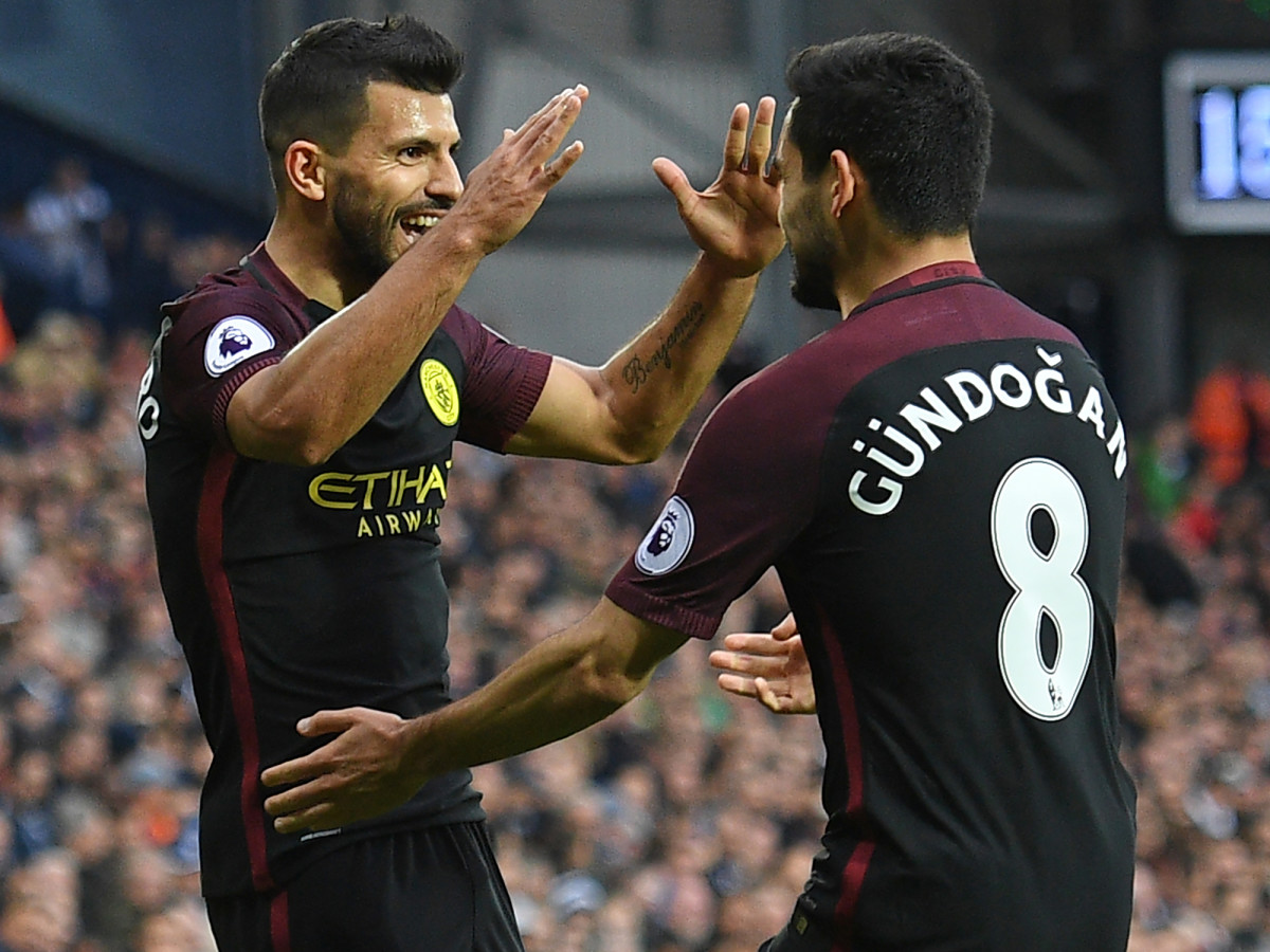 sergio-aguero-manchester-city-high-five.jpg