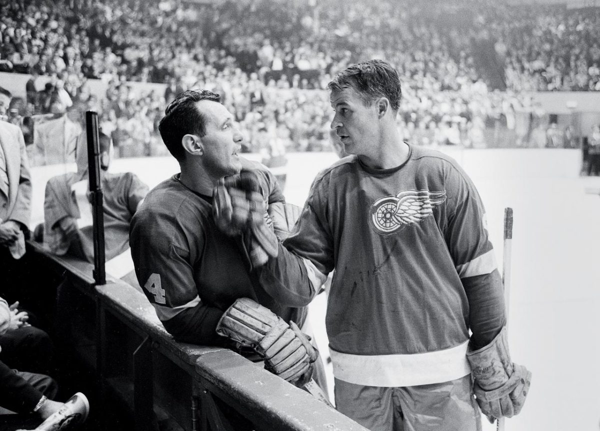 Gordie Howe Autographed Detroit Red Wings 11x14 Photo #1 - black & white on  the open ice